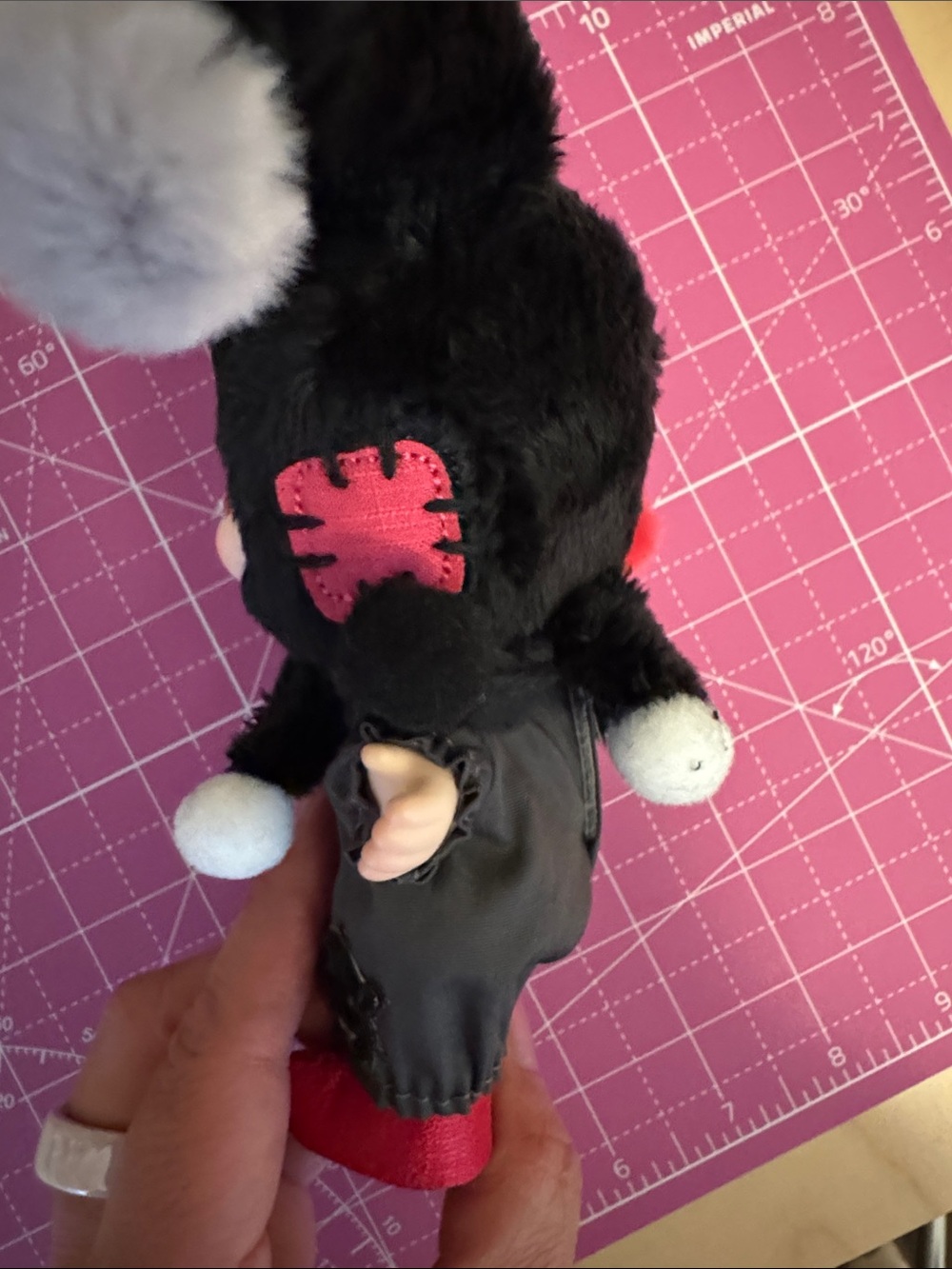 Hacipupu Doll Plush Keychain - Black, White, Red - Picture 3 of 4